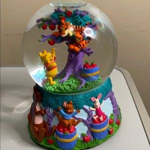 Disney Wonderland Music Company Snow globe